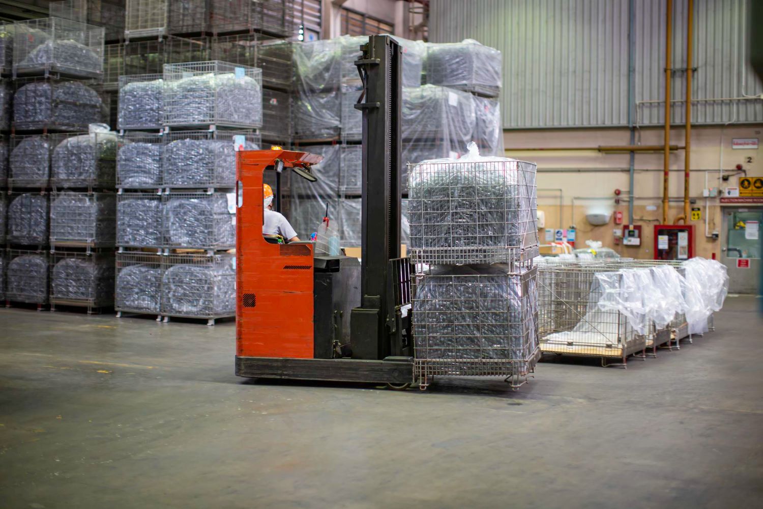 Robot di pallettizzazione: vantaggi dei sistemi compatti